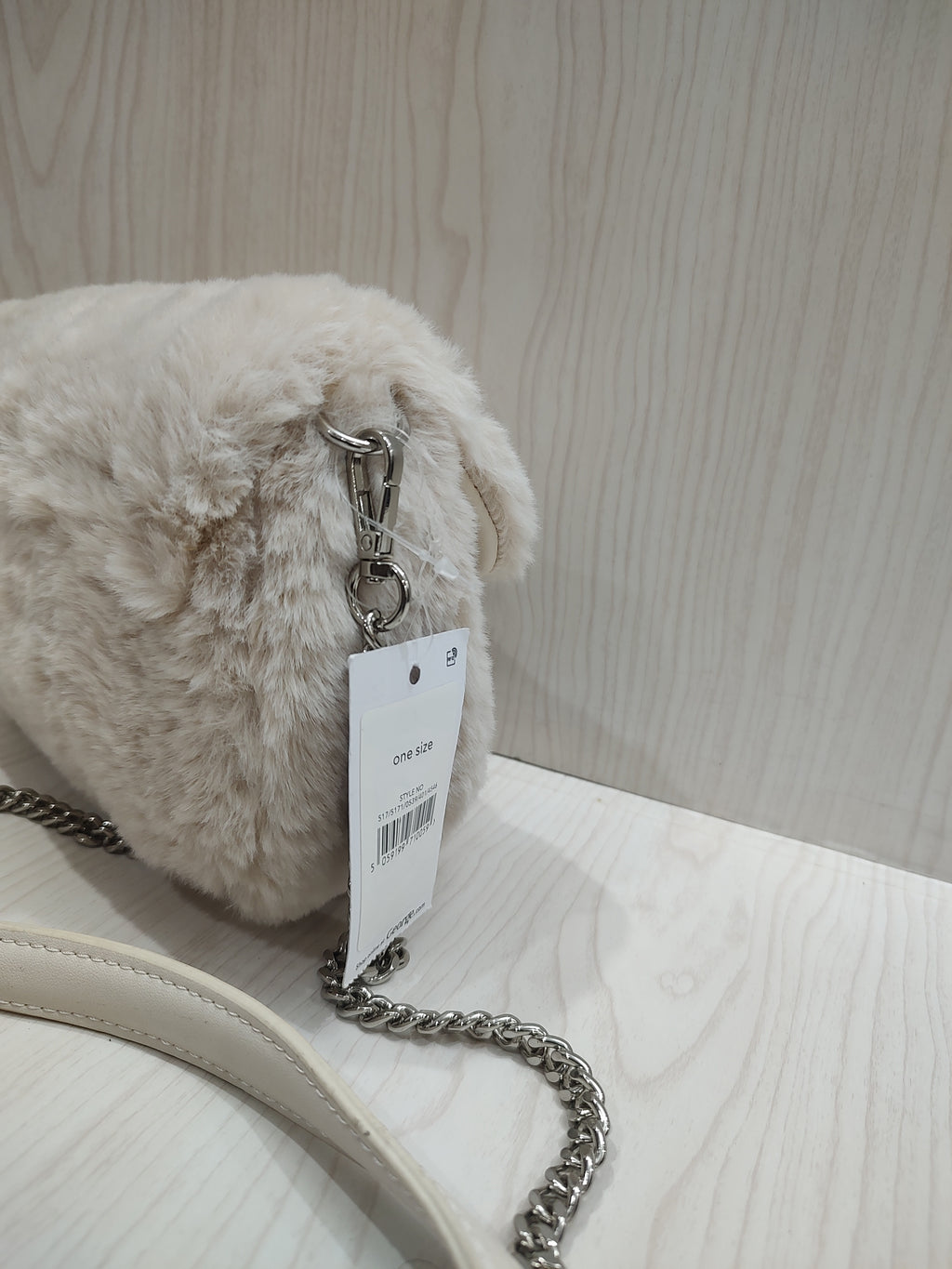 🧸 Cozy Cream Faux-Fur Crossbody Bag