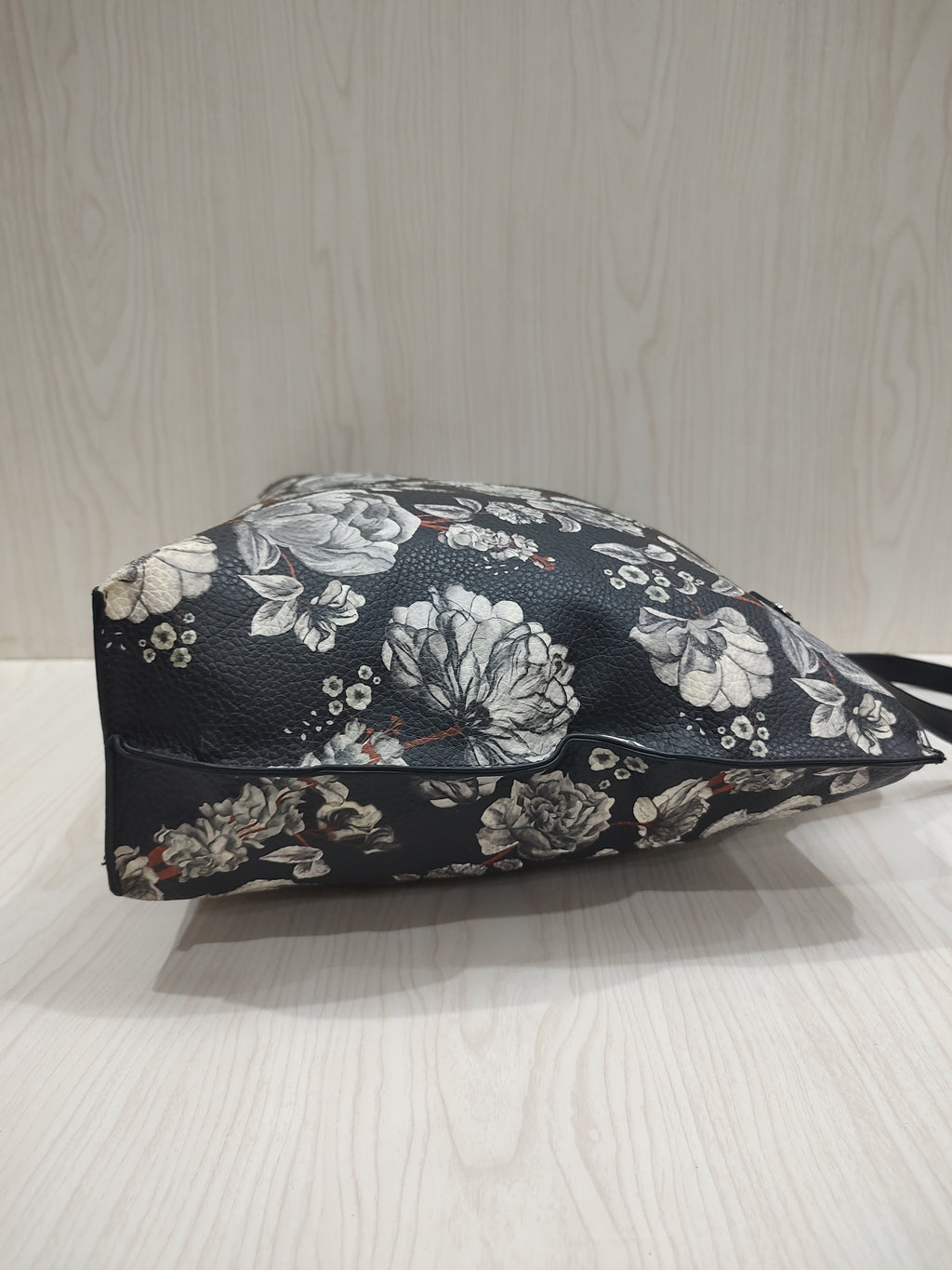 🖤 Monochrome Floral Shoulder Tote Bag