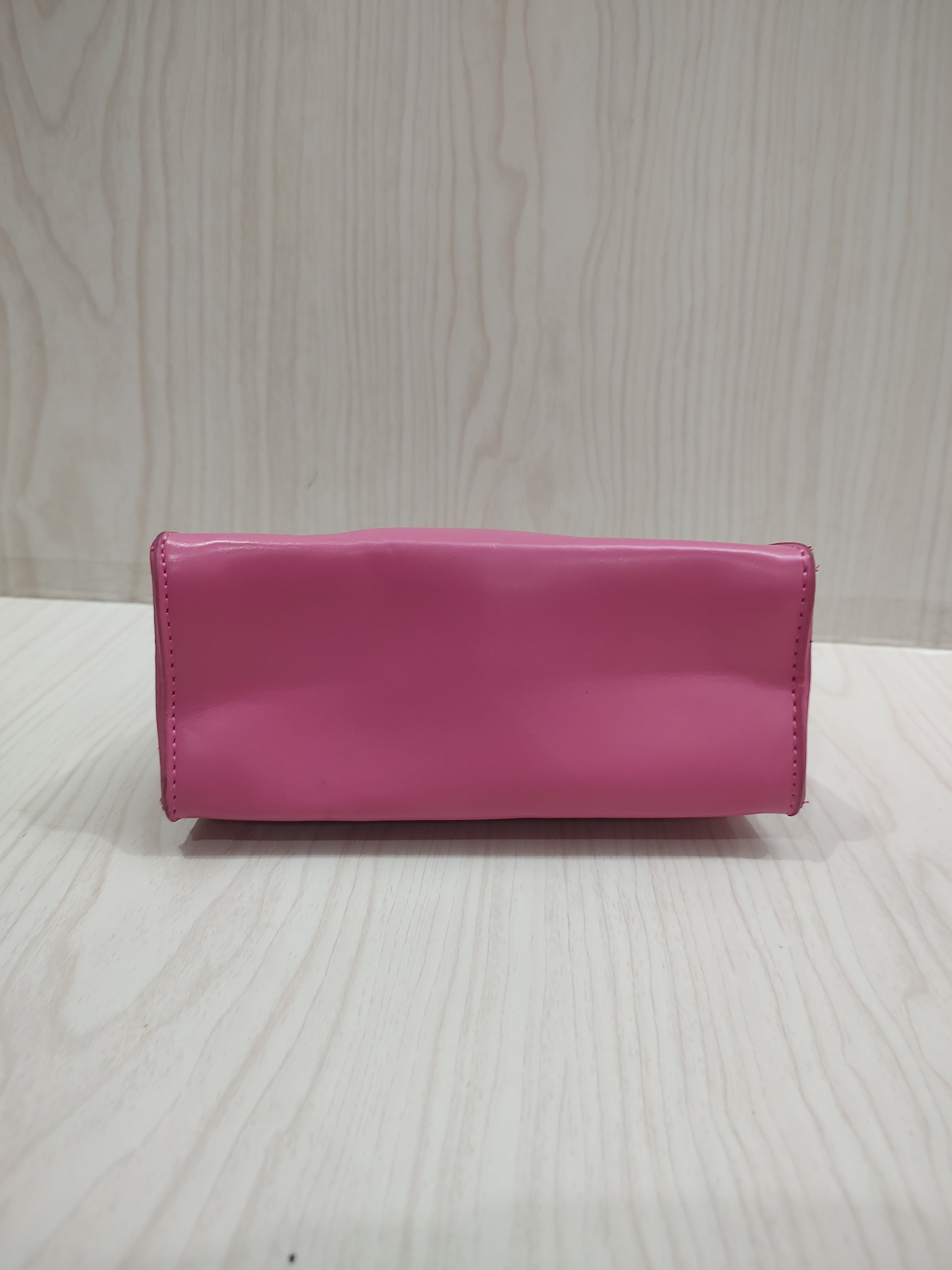 🌸 Bubblegum Pink Trapeze Mini Hand Bag with Chunky Gold Chain