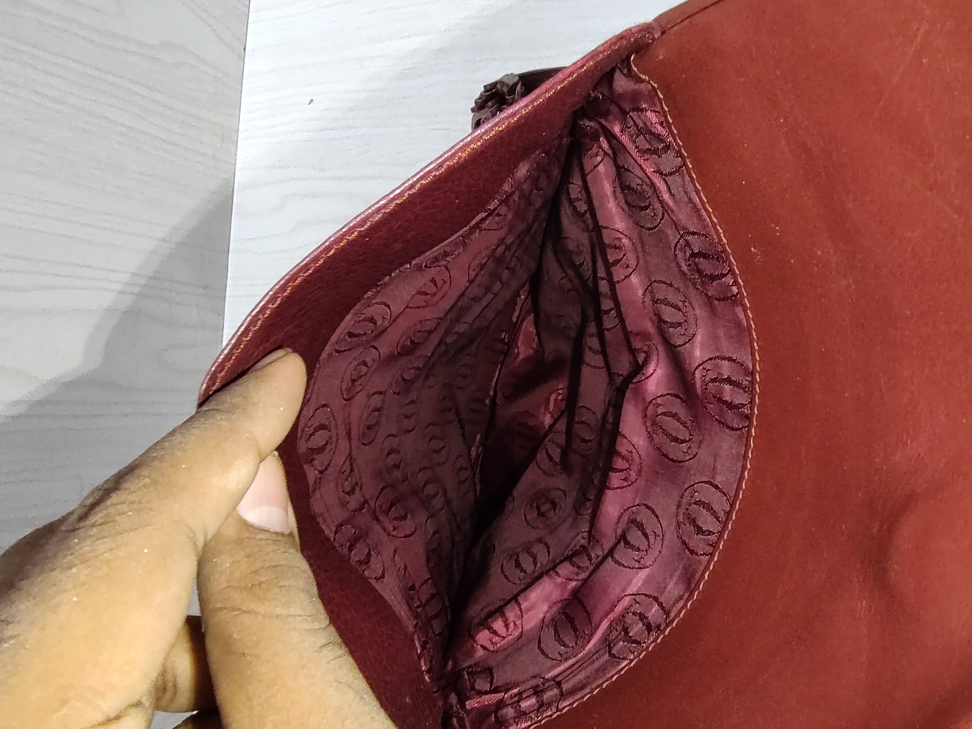 🍷 Vintage Burgundy Leather Flap Crossbody Bag