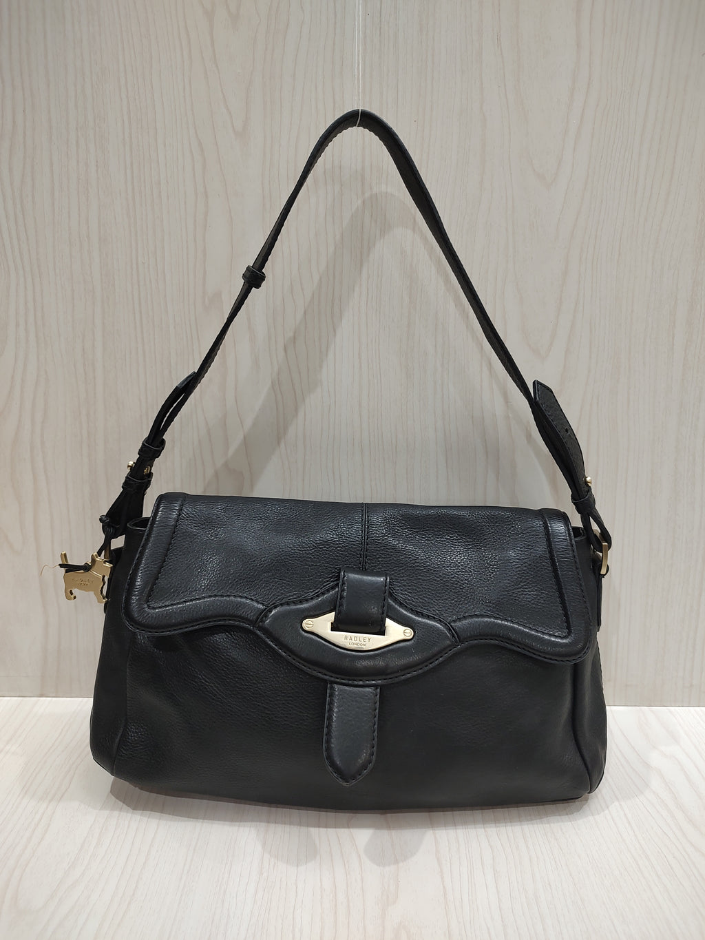 🖤 Classic Pebbled Leather Shoulder Bag
