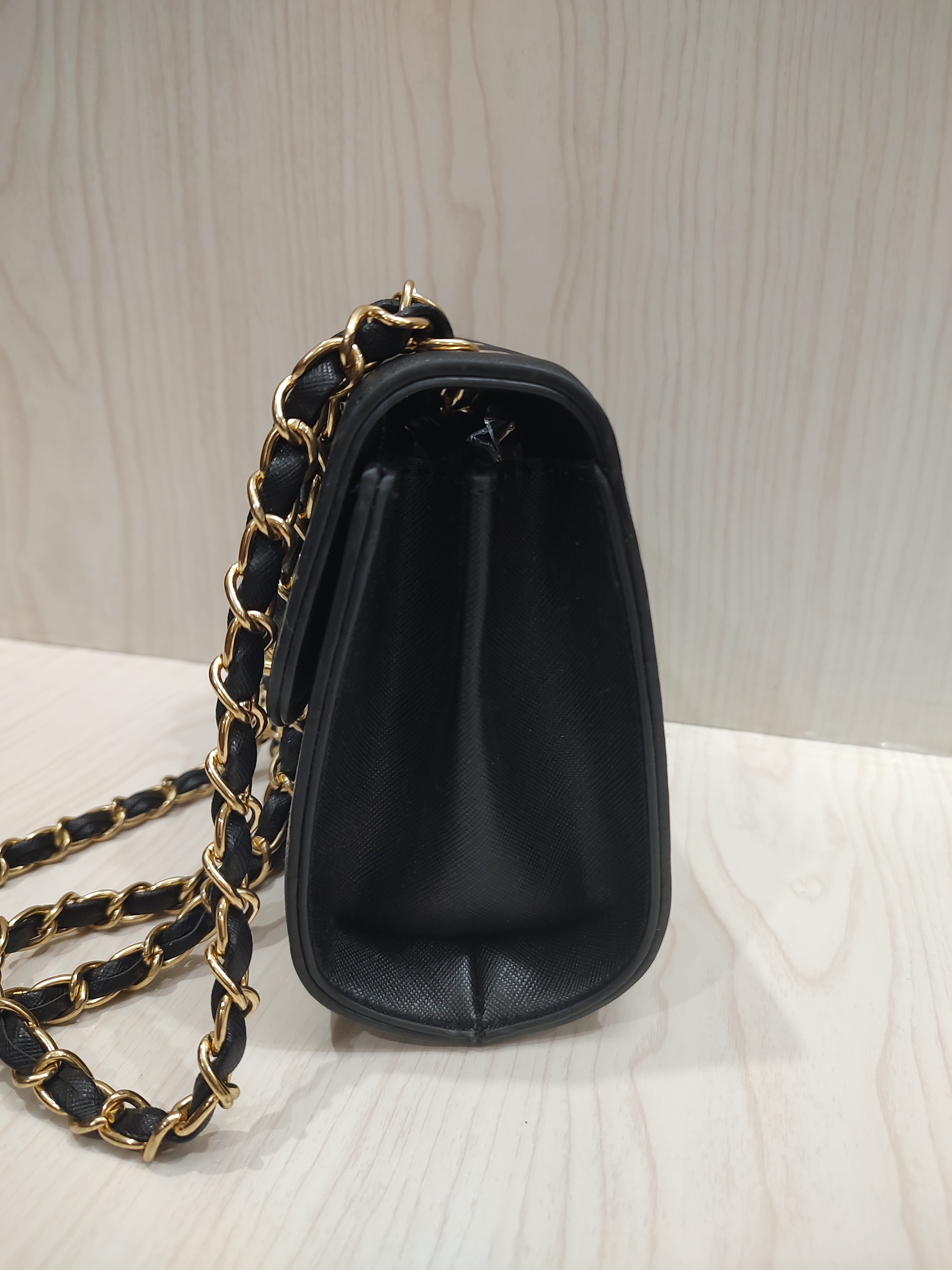 ✨ Classic Elegance Black Crossbody Bag
