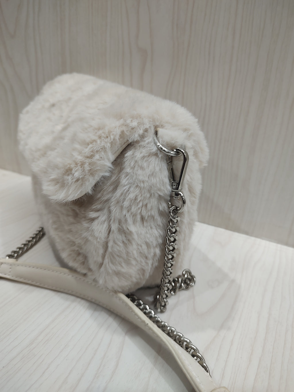 🧸 Cozy Cream Faux-Fur Crossbody Bag