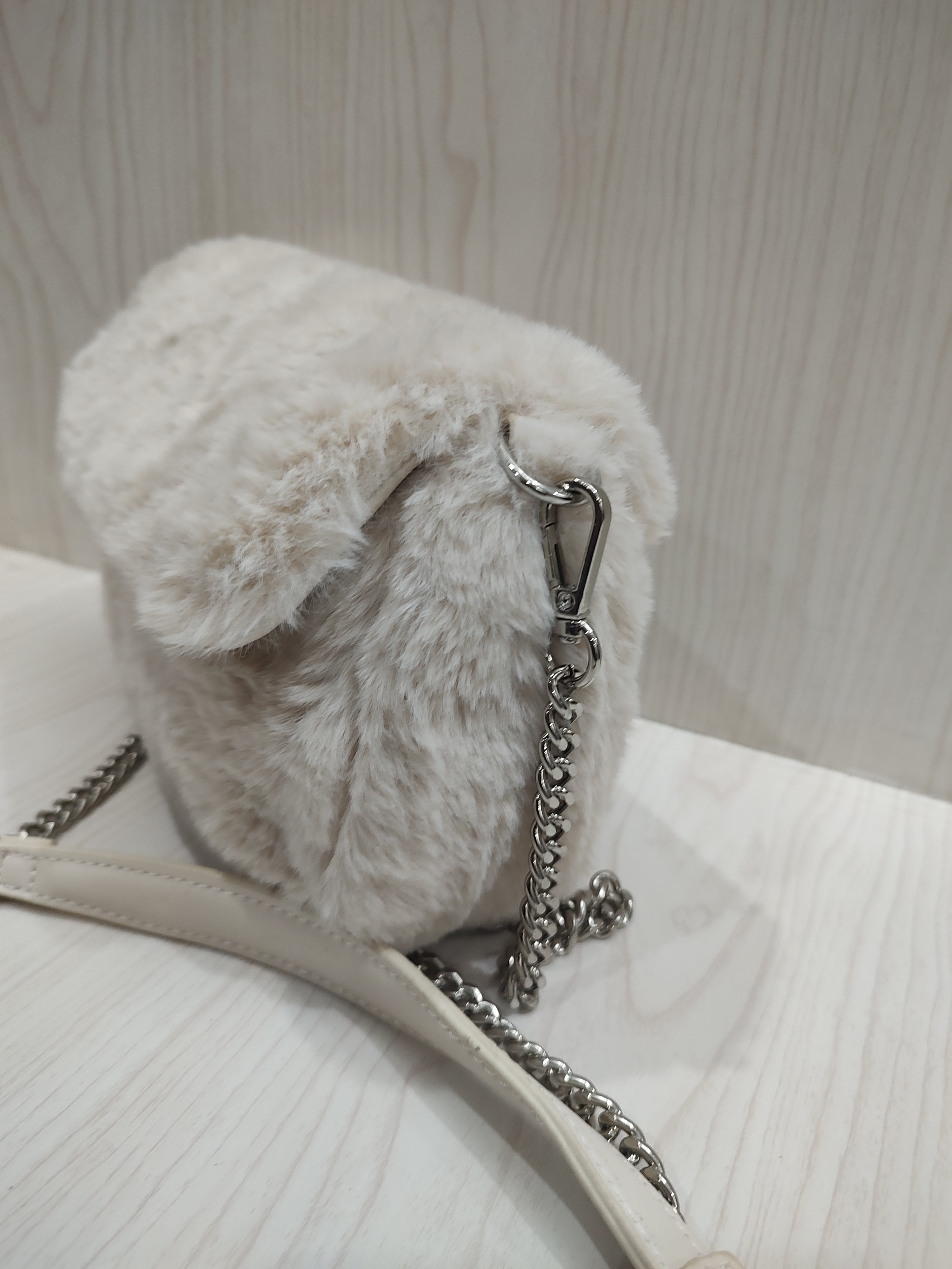 🧸 Cozy Cream Faux-Fur Crossbody Bag