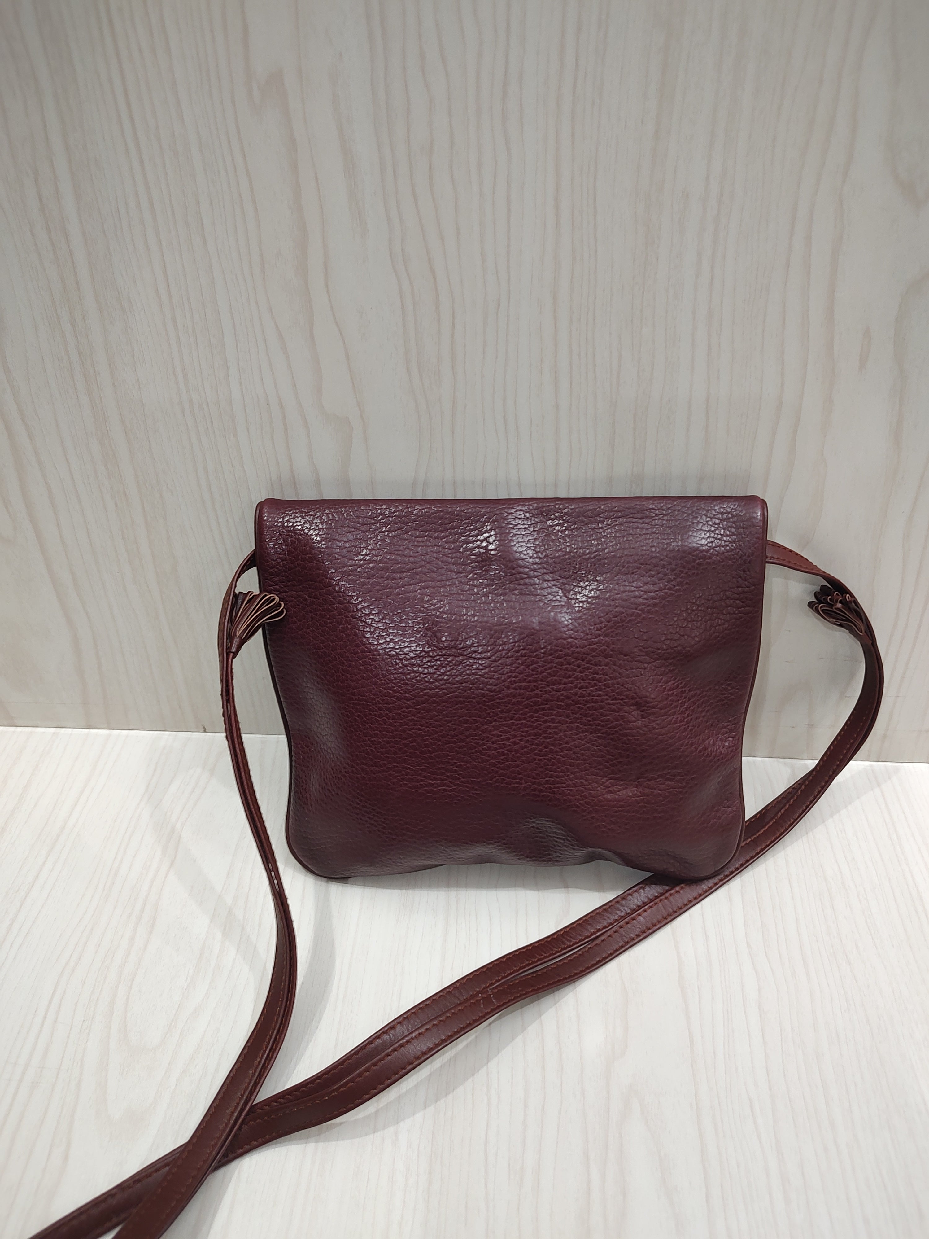 🍷 Vintage Burgundy Leather Flap Crossbody Bag