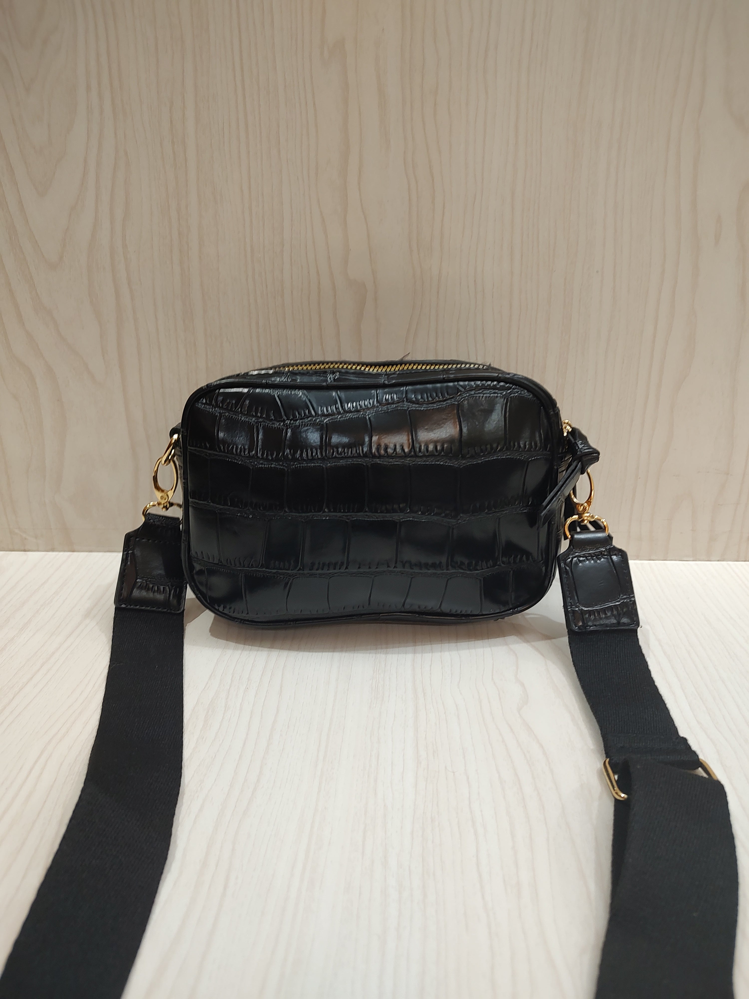 🖤 Chic Croc-Embossed Multi-Compartment Crossbody Bag