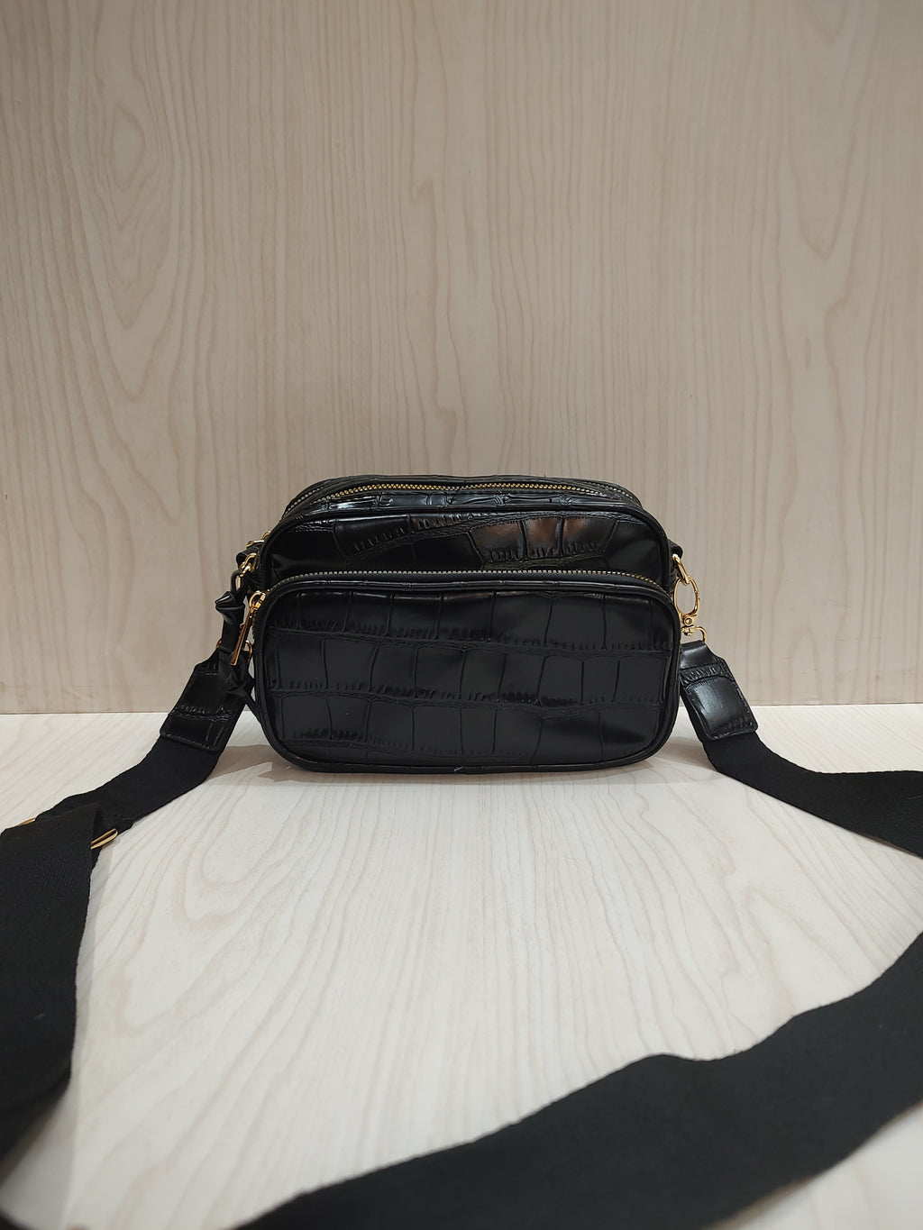 🖤 Chic Croc-Embossed Multi-Compartment Crossbody Bag
