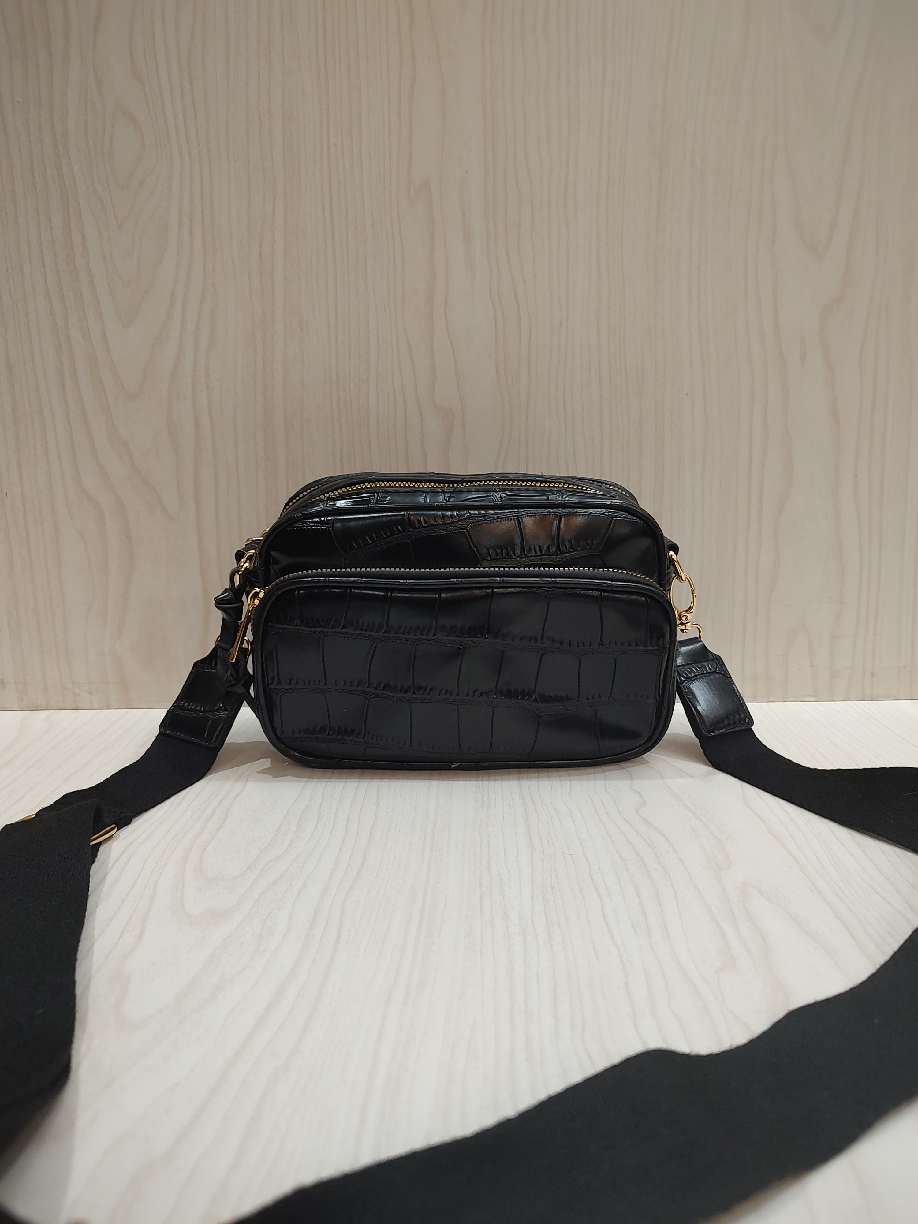🖤 Chic Croc-Embossed Multi-Compartment Crossbody Bag