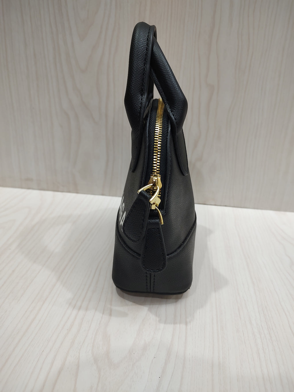 🖤 Chic Textured Dome Top-Handle Handbag 🌟