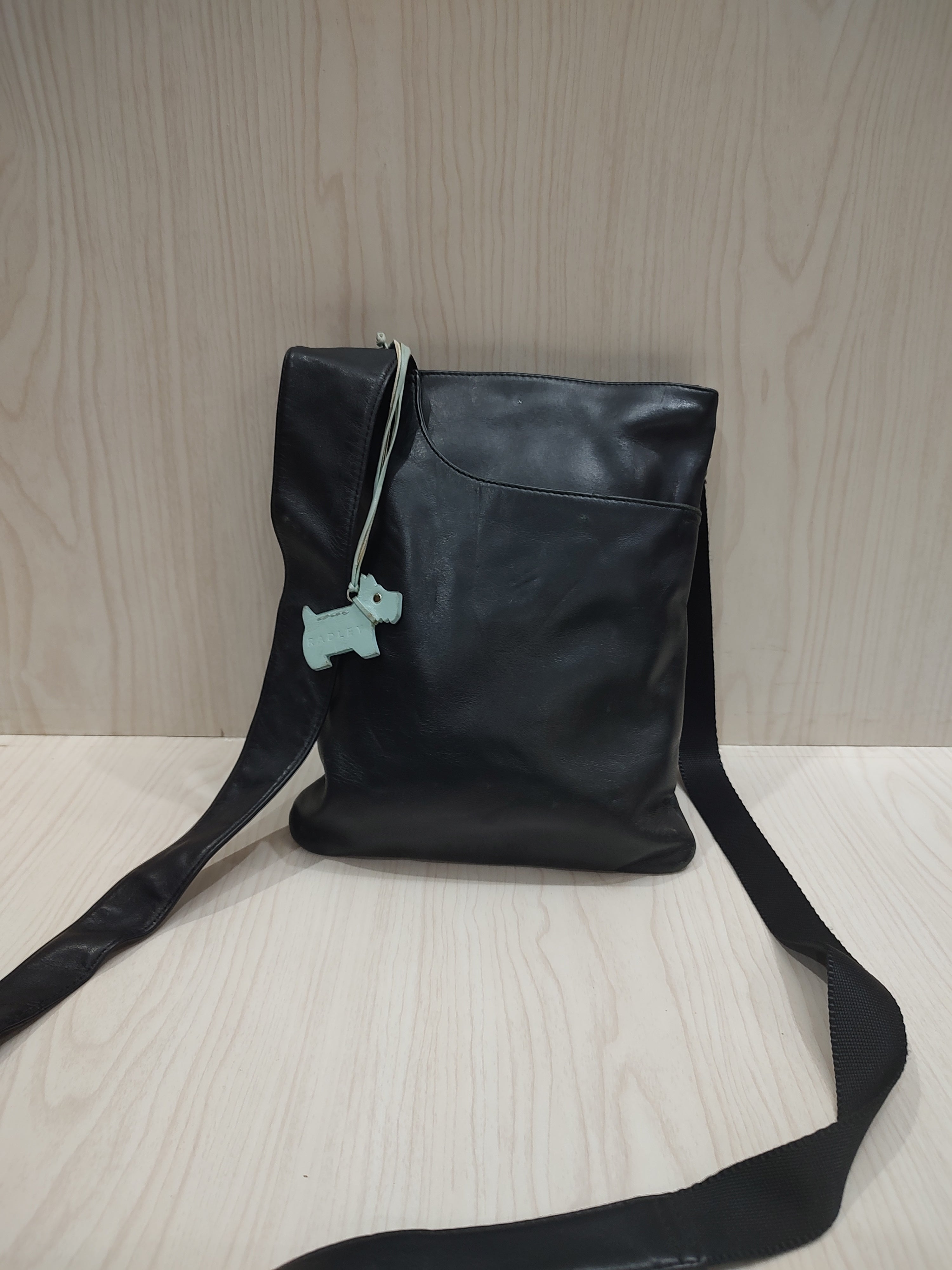 🖤 Sleek Black Leather Messenger Crossbody Bag