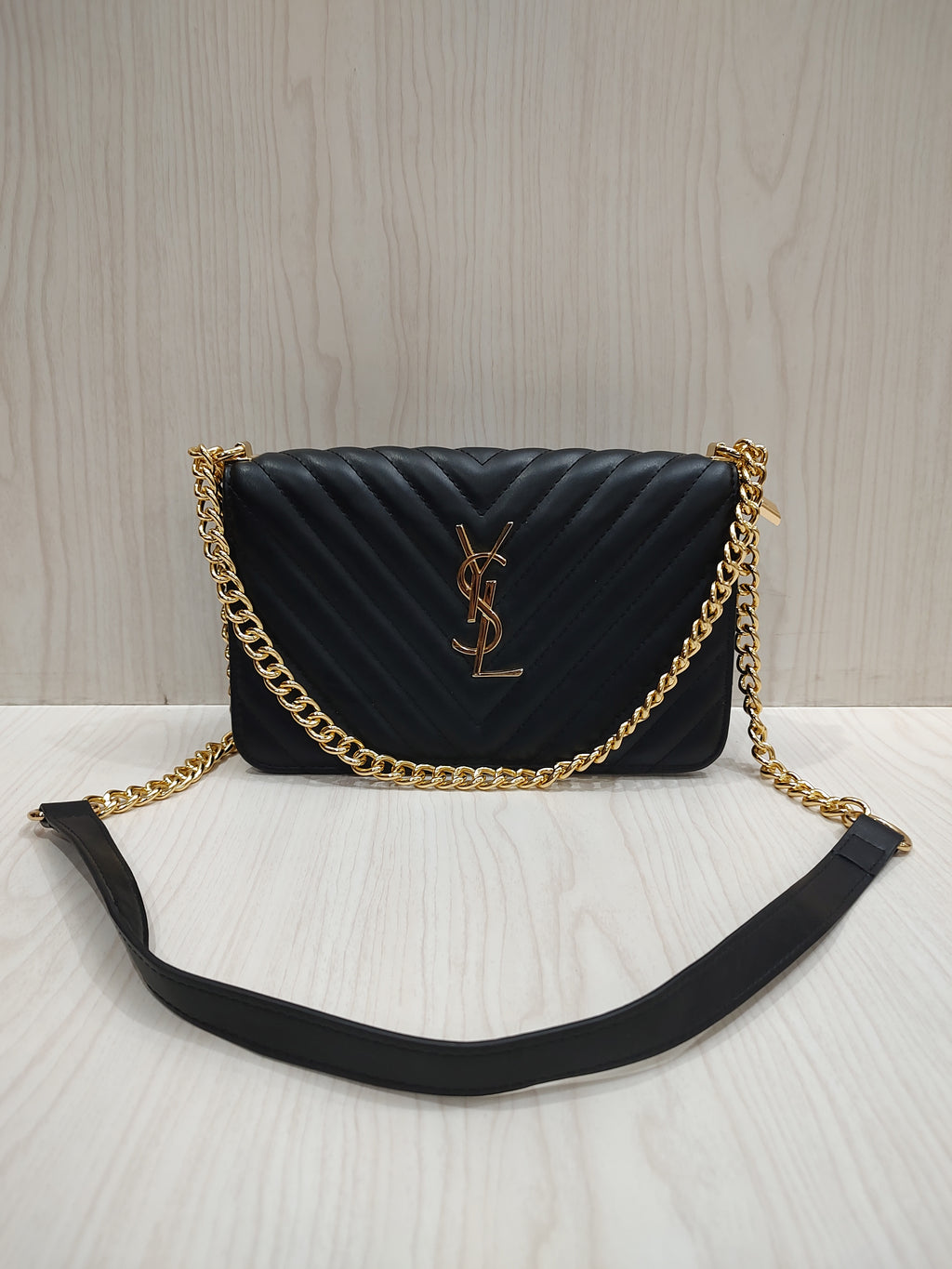 🖤 Chic Quilted Chevron Shoulder Bag with Elegant Gold Chain