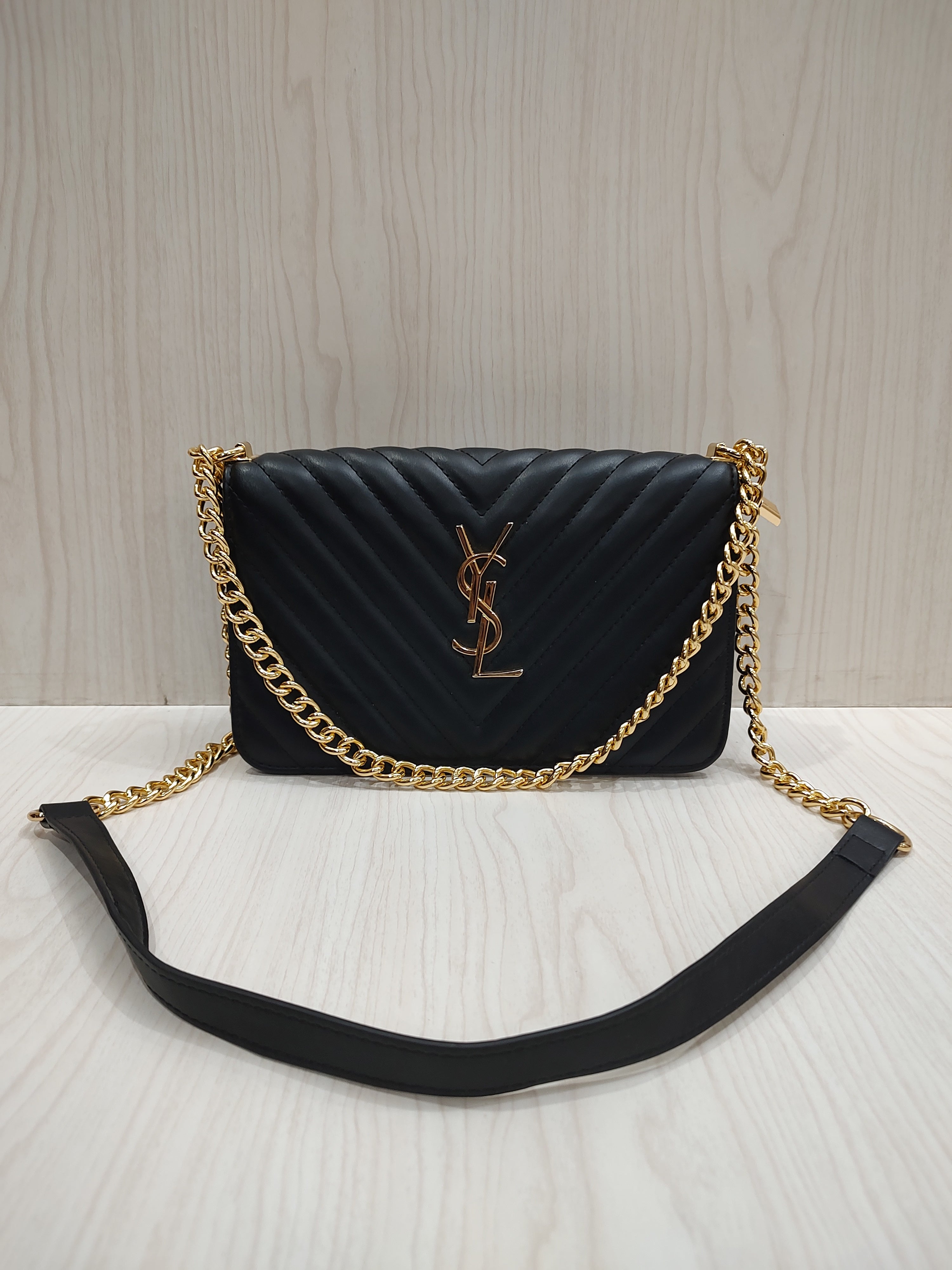 🖤 Chic Quilted Chevron Shoulder Bag with Elegant Gold Chain