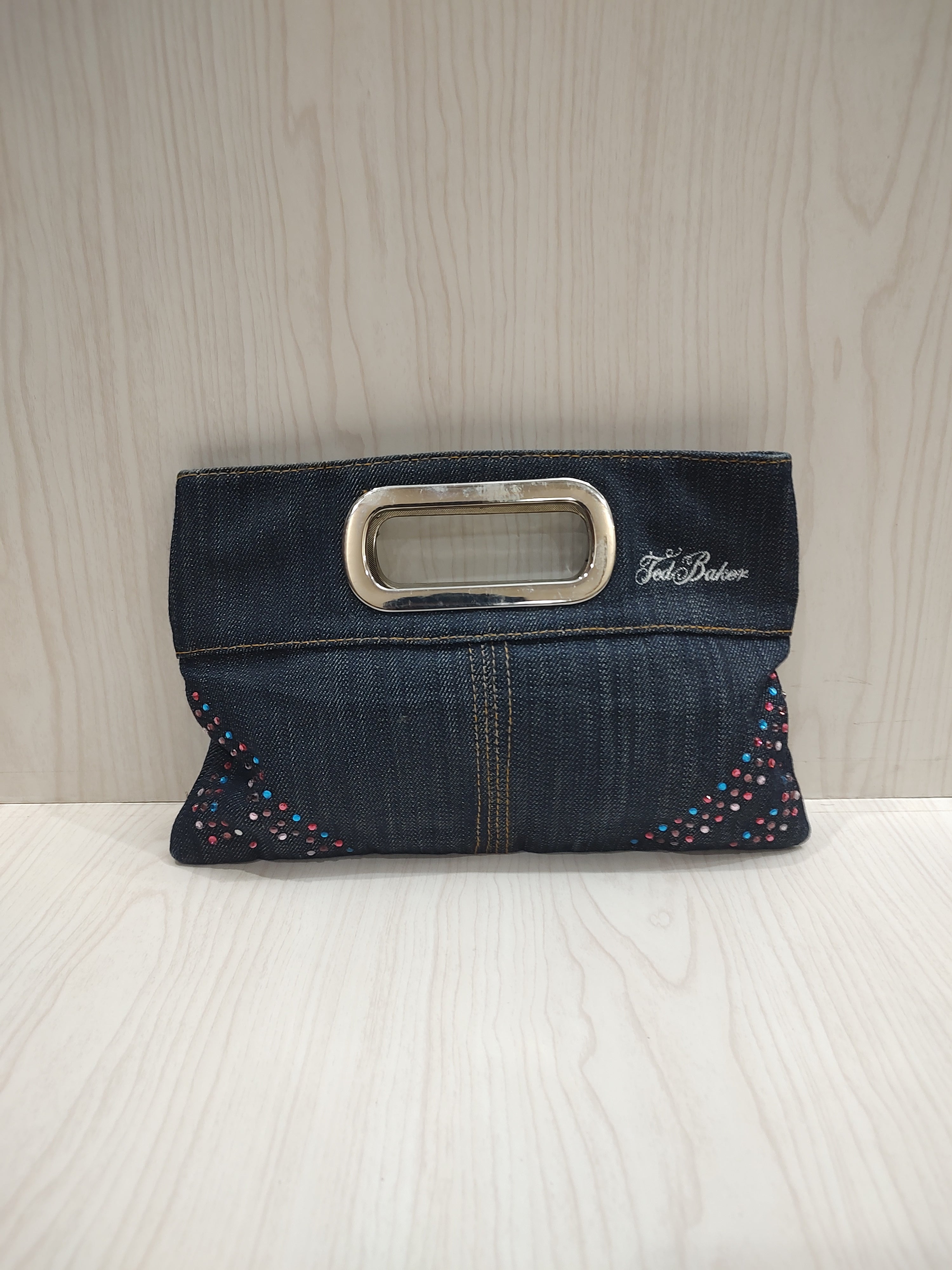 Chic Denim Cut-Out Handle Clutch 🌟