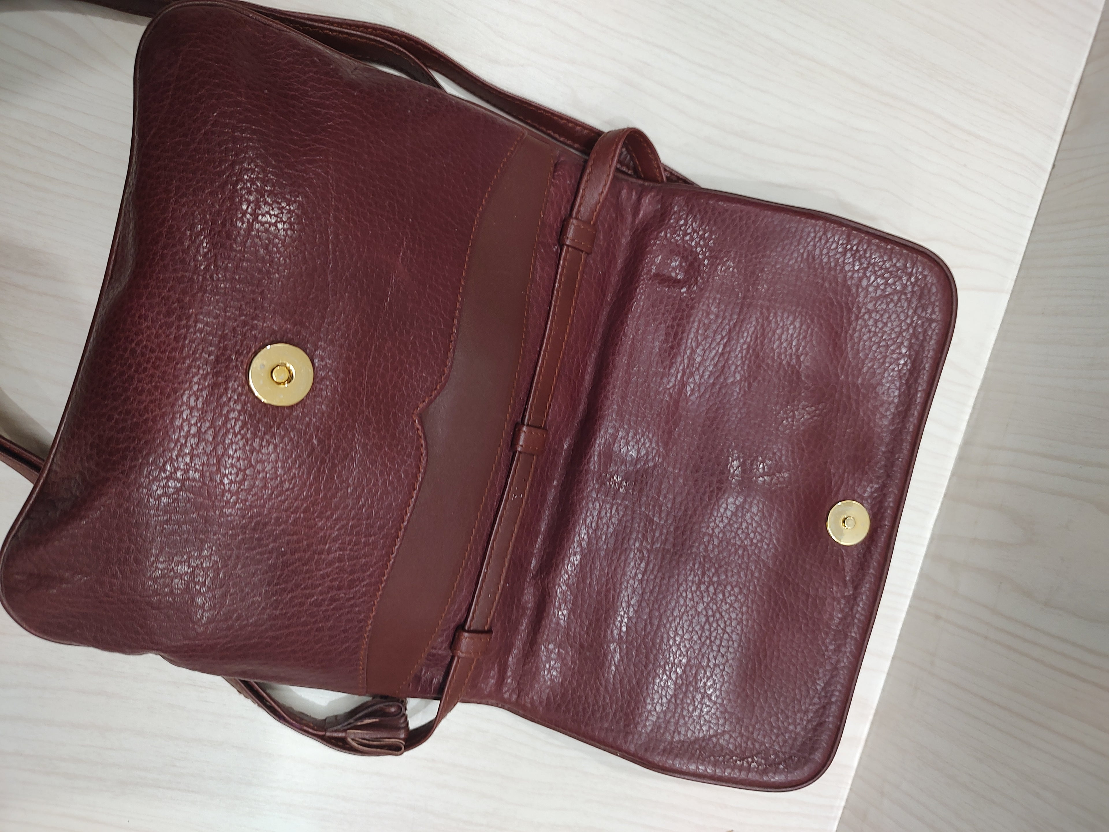 🍷 Vintage Burgundy Leather Flap Crossbody Bag