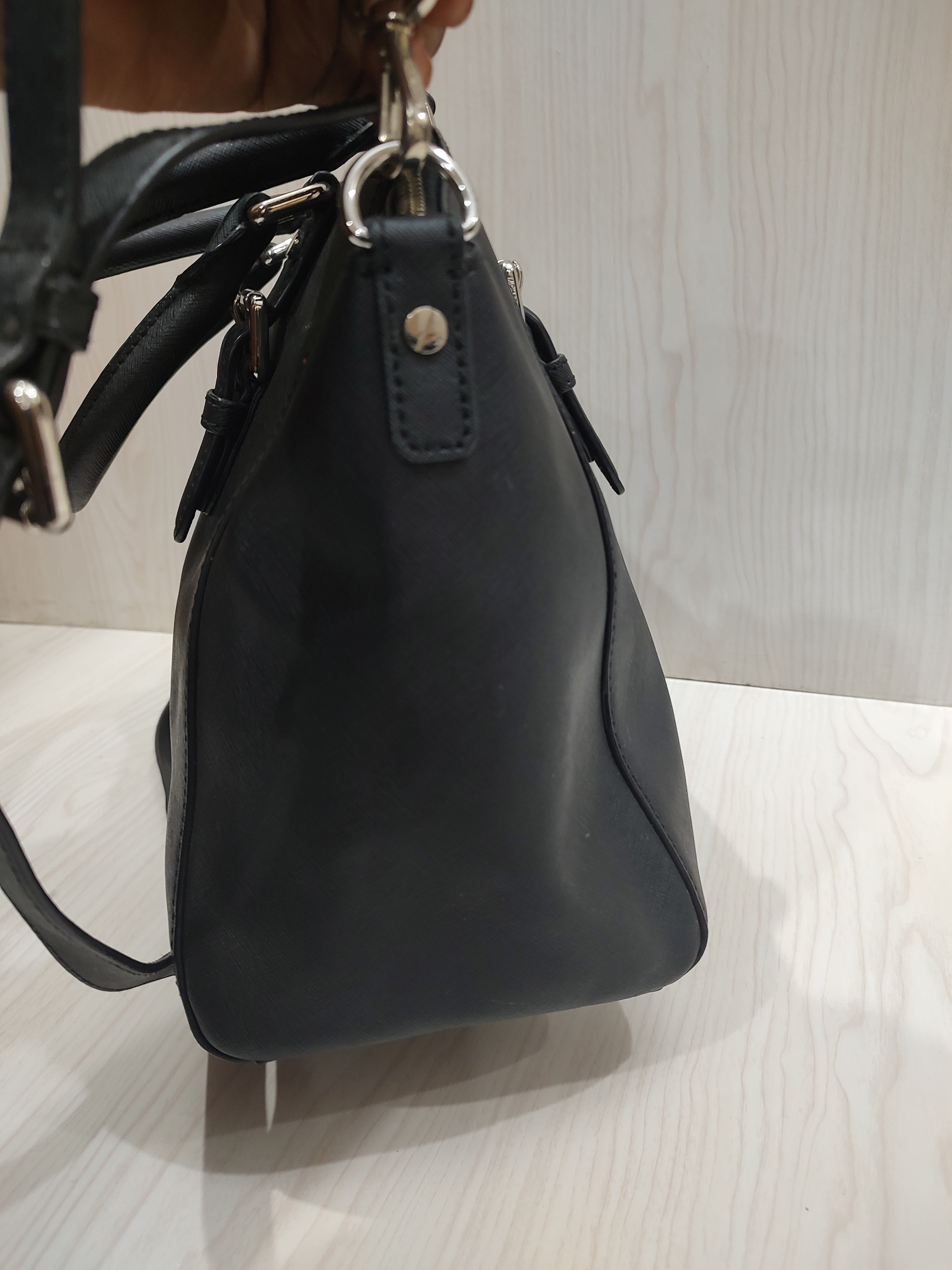 👜 Elegant Black Crossgrain Leather Satchel Bag
